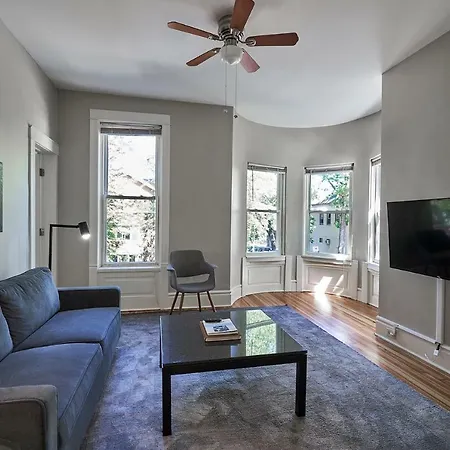 Frontdesk Bright Open 3 Bedroom Apt In West Depaul